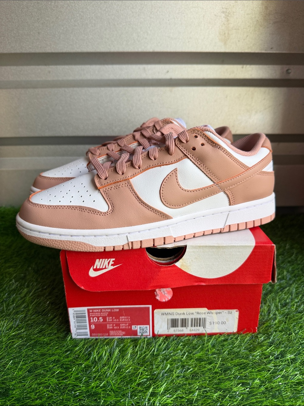 Nike Women's Low-Top Sneakers in Rose/White